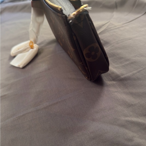 Louis Vuitton Monogram Mini Pochette - Picture 5 of 9